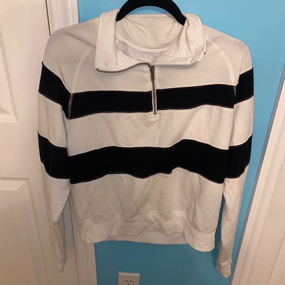 Woman’s Half Zip Sweatshirt Size M